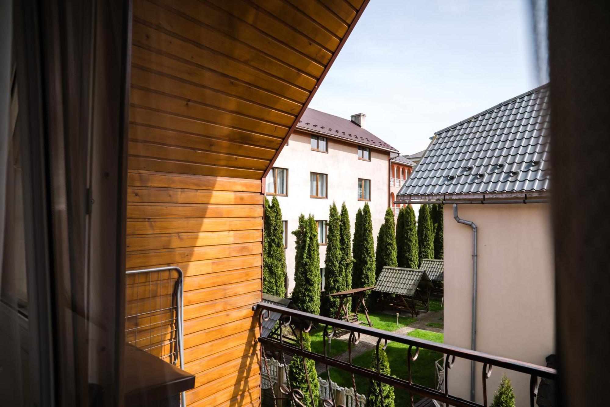 Вікторія Hotel Polyana  Eksteriør billede